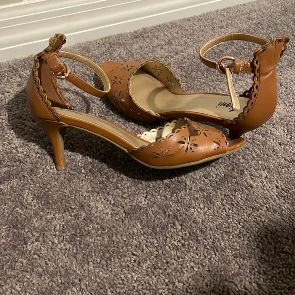 Kitten heels